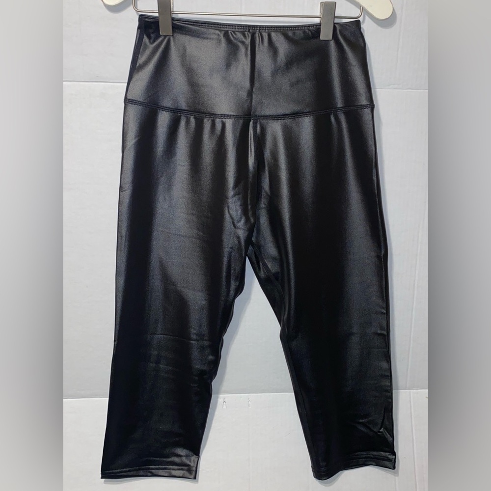 LA SOCIETY HIGH WAIST FAUX LEATHER CAPRI LEGGINGS